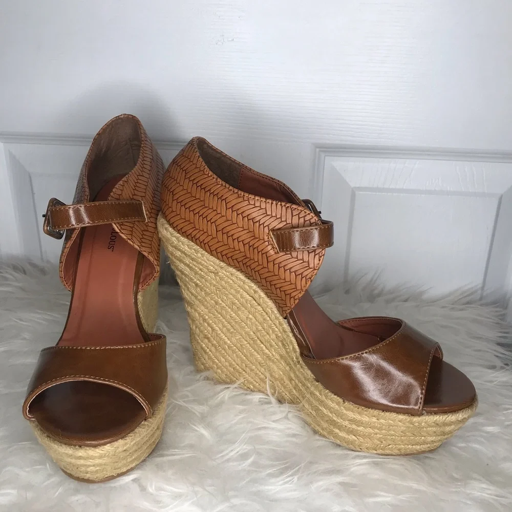 NWB - Woven Platform Tan / Brown Wedges Sz 8.5